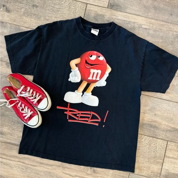 Vintage 2011 M&Ms Red M&M black graphic tshirt - Picture 9 of 16